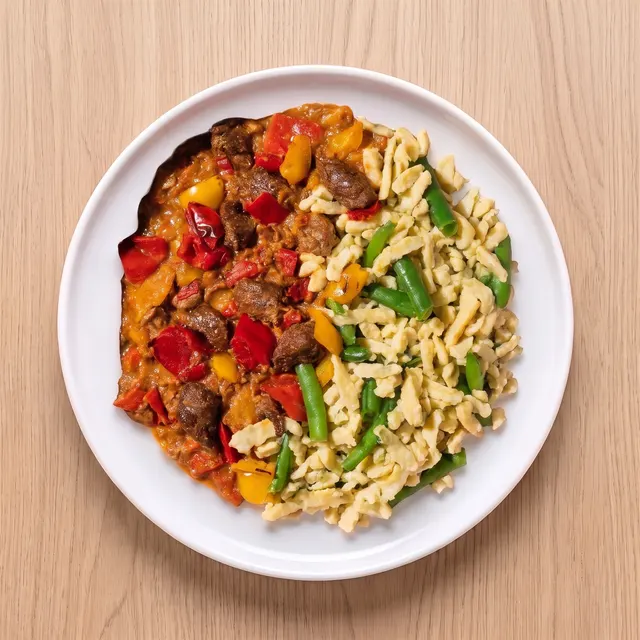 Rindergulasch mit gegrillter Paprika